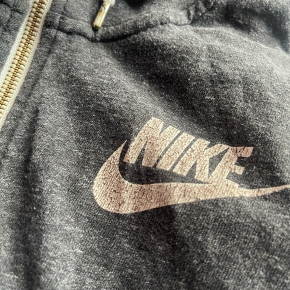 Nike sweater medium matching shorts listed - Picture 2 of 4